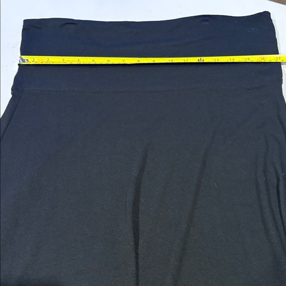 Old Navy - Knee Length skirt. Size Large TALL. Black. - Picture 10 of 12